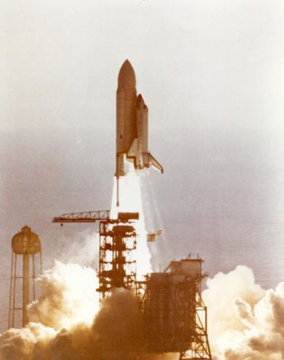 null Nasa. Décollage historique le 12 avril 1981 de la 1ère navette spatiale Columbia...