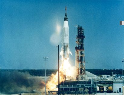 null Nasa. Rare. Lancement d'une fusée Mercury Atlas, une des premières fusées orbitale...