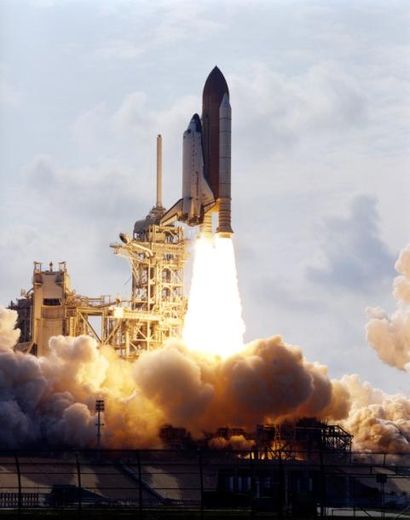 null Nasa. Décollage de la navette spatiale Endeavour (Mission STS 111) en route...
