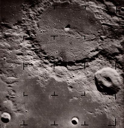 null Nasa. Vue de la surface lunaire par la sonde Ranger IX avant son impact sur...