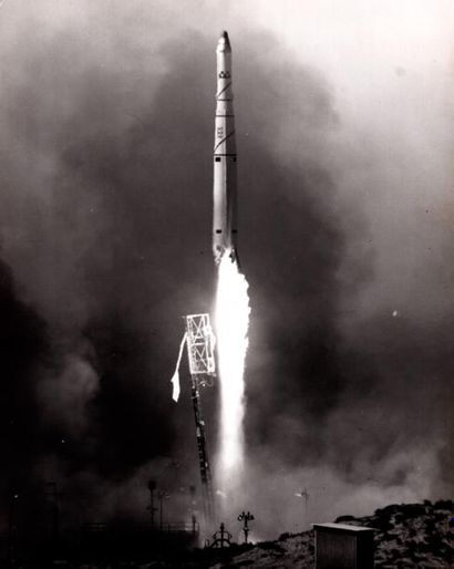 null Nasa - US Air Force. Décollage d'une fusée de première génération. Circa 1960....