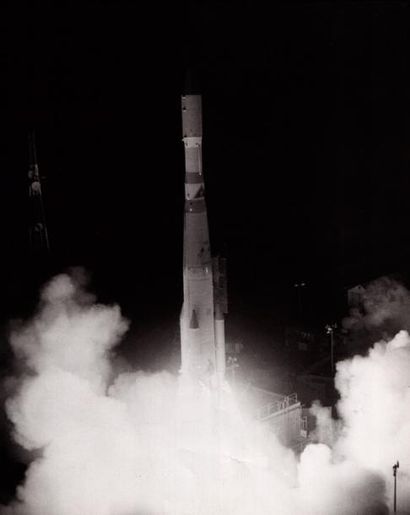 null Nasa. Lancement du satellite ISIS-B à bord d'une fusée Delta-84 le 31 mars 1971....