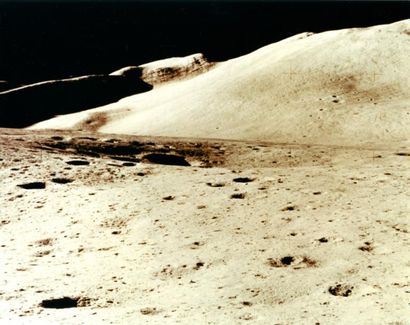 null Nasa. Apollo 15. Vue du mont "Hadley". Juillet 1971. Tirage chromogénique d'époque...