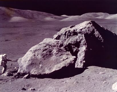 null Nasa. Mission Apollo 17. L'astronaute Harrisson H. Schmitt est photographié...