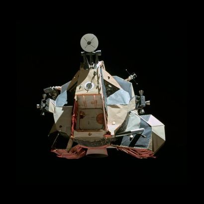 null Nasa. GRAND FORMAT. Vue exceptionnelle du module lunaire "Challenger" réalisée...