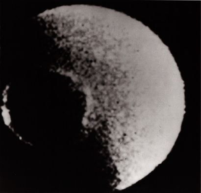 null Nasa. Rare. La lune de Saturne "Mimas" observée par la sonde spatiale "Voyager...