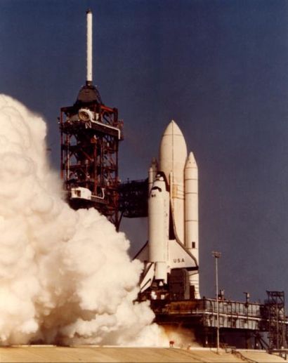 null Décollage historique de la 1ère navette spatiale Columbia le 12 avril 1981 depuis...
