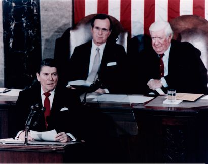 null Nasa. Le président américain Ronald Reagan prononce devant les deux chambres...