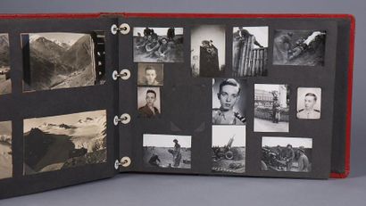 null Album contenant des photographies qui évoque la carrière d'un militaire dont...
