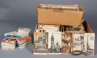 null Un carton contenant 4 boites de cartes postales anciennes et une boite de t...