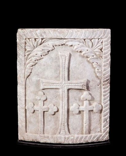 null Elément orné de trois croix.
56 x 44cm.
Byzantin ou postérieur.
Marbre