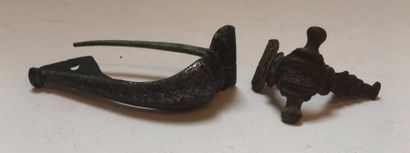 null Deux fibules avec ardillon en bronze.
Epoque romaine