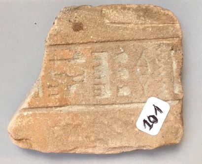 null Inscriptions.Pierre de sable.L :8cm.Style de l’Egypte antique.