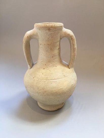 null Vase à deux anses.Terre cuite de tradition romaine.

H env 17cm.