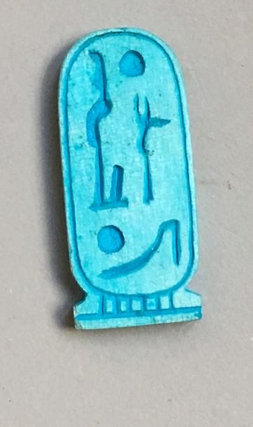null Cartouche de pharaon.

Style égypte antique.

H :4cm.