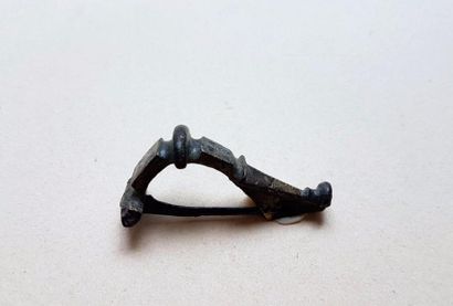 null Fibule avec ardillon présentant un décor en incrustation 

Bronze 4,5 cm

Période...