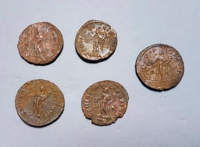 null Ensemble de 5 follis en bronze empereurs variés dont Maximien, Constantin, Diocletien,...