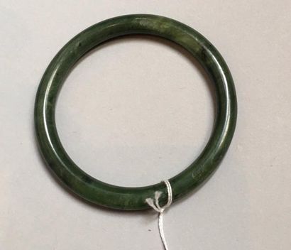null Bracelet.Jade .Chine . 

 D :7,5cm.