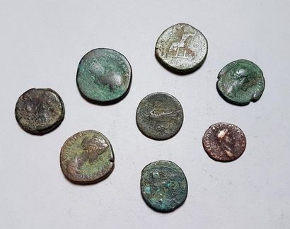 null Ensemble de 8 monnaies romaines (sesterce, as et divers)

République et premiers...