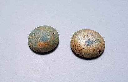 null Deux jetons ou pions de jeu en verre émaillé

3,5 cm

Egypte antique