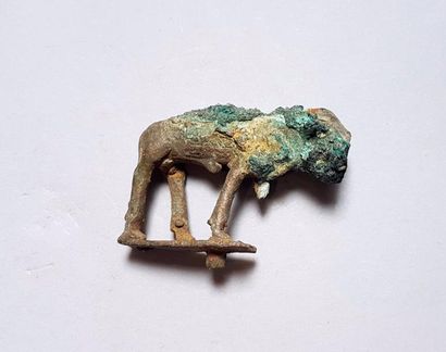 null Taureau Apis en bronze sur un socle

Bronze 5,5 cm

Egypte antique