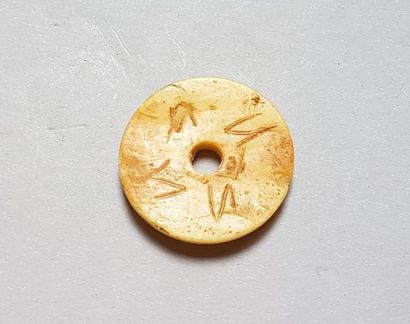 null Jeton en os présentant des signes écrits

Os 2,8 cm

Orient Période antique