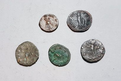 null Ensemble de 5 monnaies romaines (Tacite, Tetricus, Gallien…)

Période romaine,...