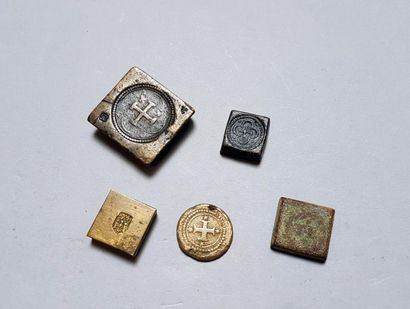 null Lot de cinq poids monétaires?

Bronze?

XVI-XVIIème siècle