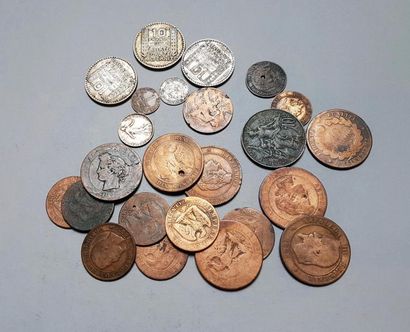 null Une vingtaine de monnaies en cuivre XIXème et Xxème

On y joint 5 monnaies en...