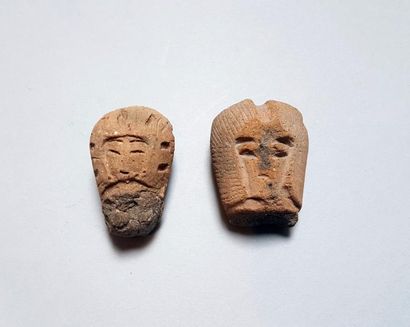 null Deux têtes casquées

Terre cuite 5 cm

Amerique du Sud Culture Valdivia