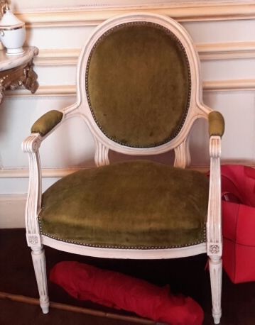 MEUBLES Paire de fauteuils me?daillon en bois gris

Style Louis XVI