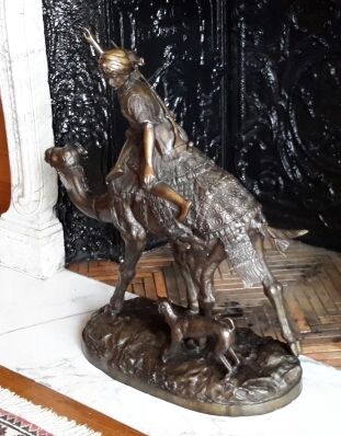 BIBELOTS Bronze orientaliste repre?sentant un cavalier