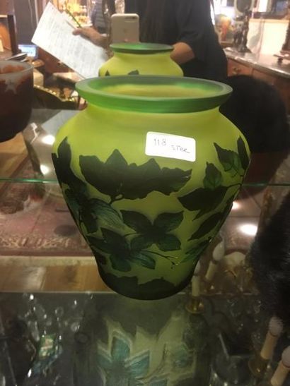 null Vase bleu vert en verre multicouche dabs le gout de Galle