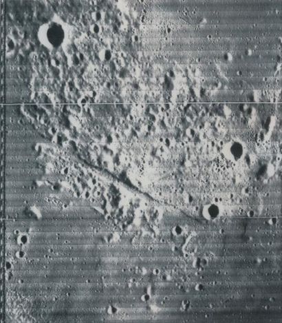 null NASA. Vue de la surface lunaire par la sonde Lunar Orbiter le 6 octobre 1966....