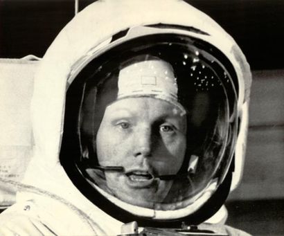 null NASA. Rare. L'astronaute Neil Armstrong dans sa tenue d'astronaute. Neil Armstrong...