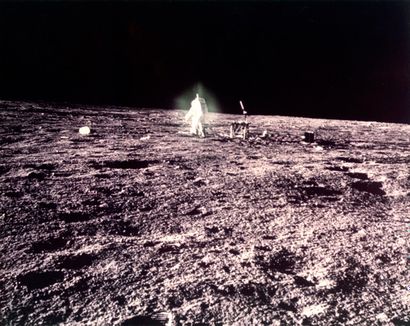 null Nasa. Mission Apollo 12. L'astronaute Alan Bean au cour de son exploration de...