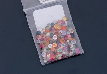 null Lot de saphirs multicolores ronds
Total: 20 carats environ