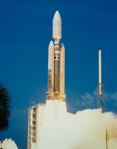 null NASA. Décollage d'une fusée transportant une sonde spatiale. Circa 1995. Tirage...