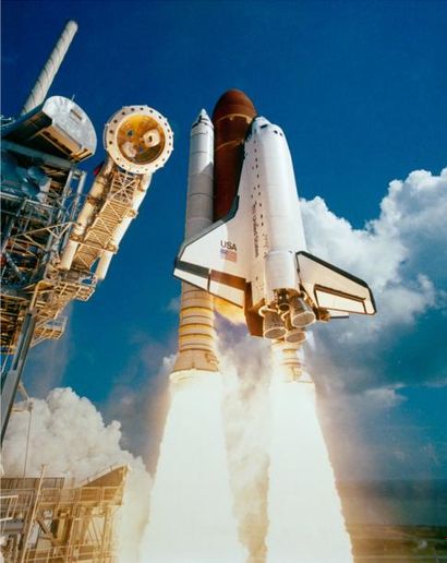 null NASA. Spectaculaire 1er lancement de la navette spatiale Atlantis le 20 novembre...