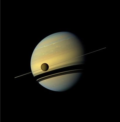 null NASA. Magnifique vue de la planète Saturne depuis la sonde spatiale Cassini....