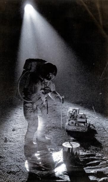 Nasa. Rare photographie représentant un astronaute...