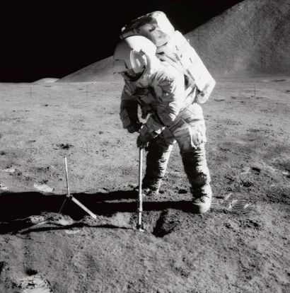 null NASA. Mission Apollo 15. L'astronaute James B. Irwin, pilote du module lunaire,...