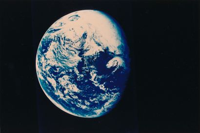 null NASA. Vue de la Terre depuis l'Espace depuis le module de commande de la mission...