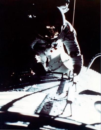null NASA. Apollo 17. 17 décembre 1972. Extraordinaire sortie dans l'Espace de l'astronaute...
