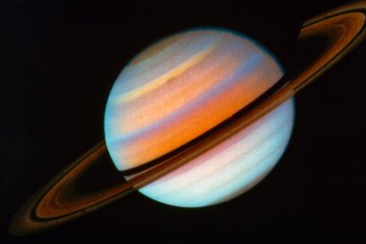 null NASA. Voyager 1. Impressionnante photographie de la planète Saturne réalisée...