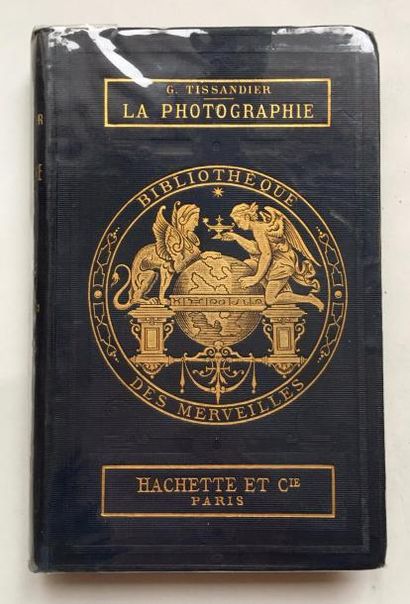 null BIBLIOTHEQUE DES MERVEILLES
La photographie
Texte de Gaston Tissandier, illustrations...