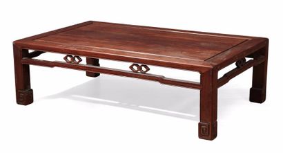 CHINE XIX° siècle Table basse
Finement sculptée en bois précieux
120 x75 cm