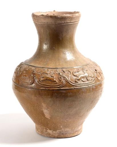 Chine, dynastie Han (206 av. J.-C. - 220 ap J.-C.) 
Vase Han
Terre cuite et glaçure...