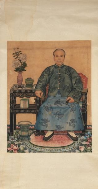 Chine, XIX° siècle Portrait d'ancêtre
Peinture de Mandarin marouflée sur soie
Tâches
Haut.:...