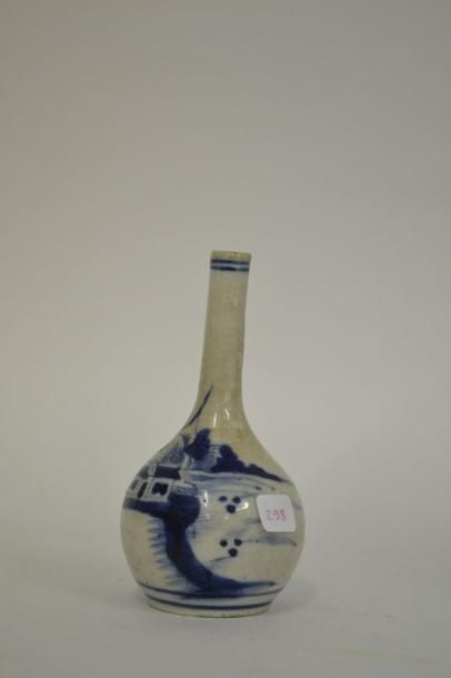 null Petit vase balustre B&B à décor lacustre tournant. 

17° siècle. 

Chine.

...